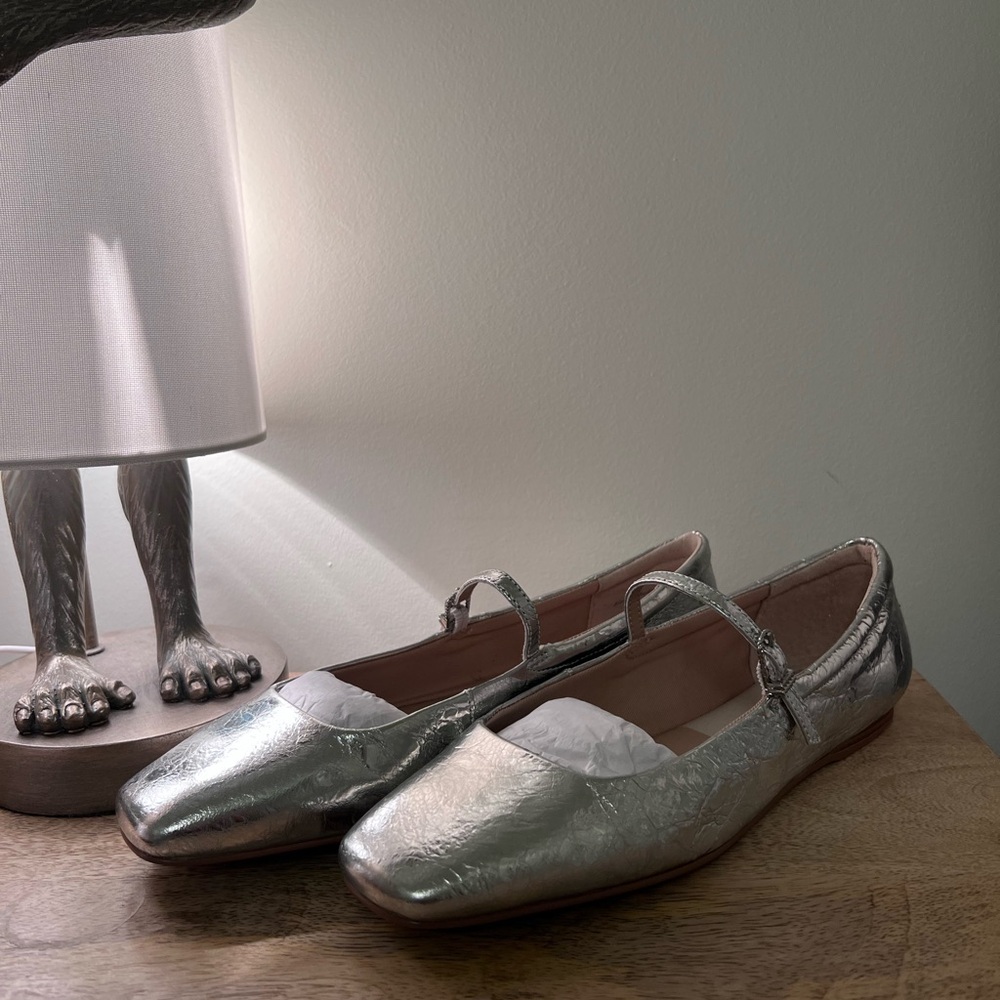 Brand New dolce Vita Reyes